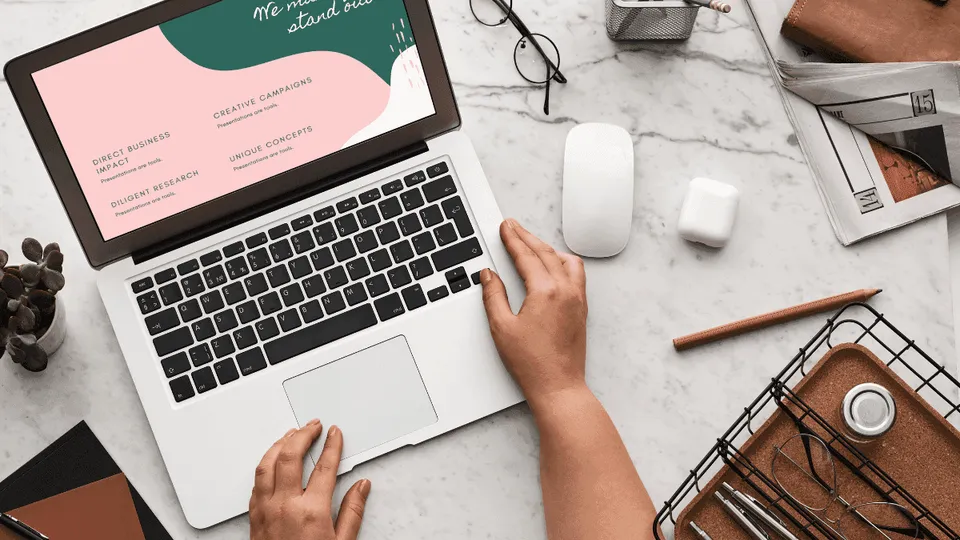 stratégie digitale maman entrepreneure home office