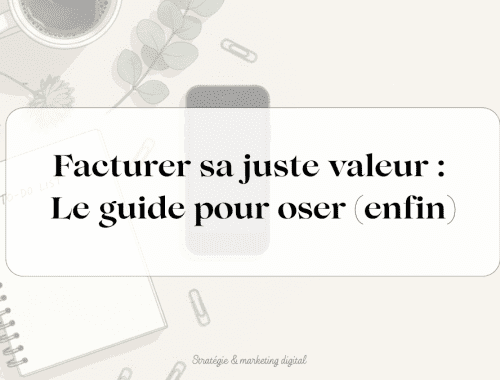 Fixer ses tarifs quand on est freelance : maman sereine et organisée à son bureau.